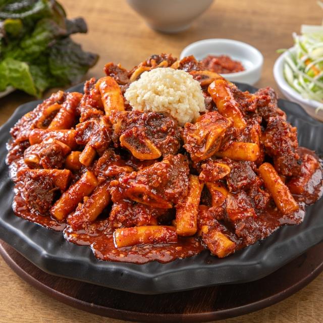 딱 맛있게 맵다! 대구 동인동식 소갈비찜