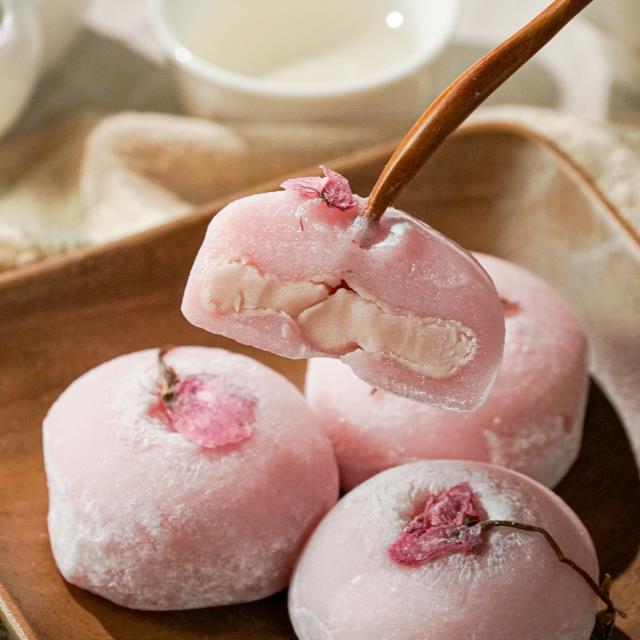 향긋한 꽃내음을 담은 벚꽃찹쌀떡
