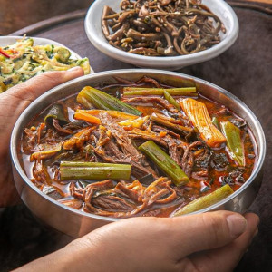 줄서서 먹는 인기맛집 사골시래기육개장