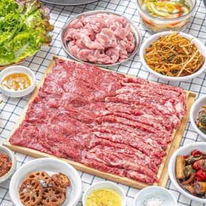 [제철밥상 단독] 투뿔 한우+한돈 700g 모둠세트