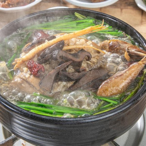 영양 가득 보양식, 능이 삼계탕 1+1+1