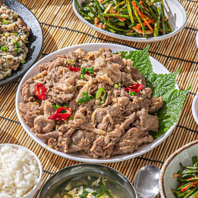 [1팩 3,100원!] 연남동 기사식당 돼지불백