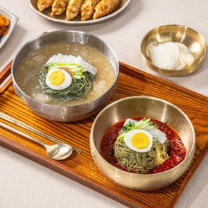 산나물의 향이 가득한 태백산채냉면