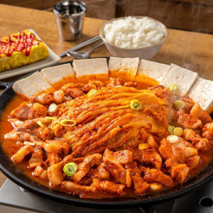 통으로 찢어드세요! 삼겹살묵은지 김치찜 1kg