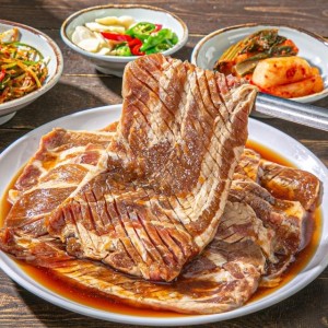 [무료배송] 수제 돼지목살왕구이 2팩 사면 1팩 더!