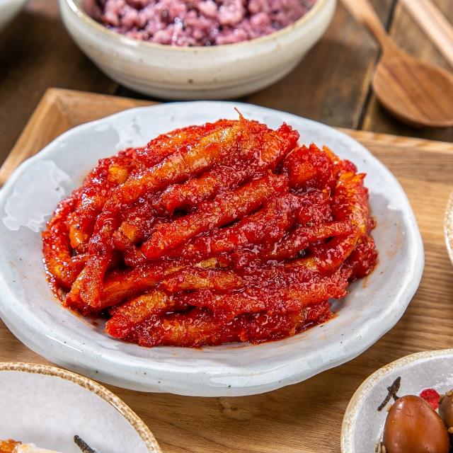 알싸하게! 입맛 살려주는 더덕장아찌