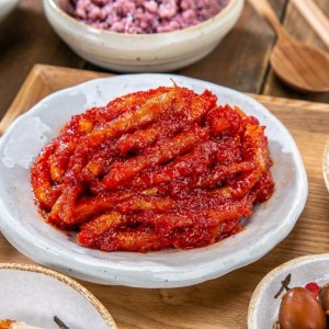 알싸하게! 입맛 살려주는 더덕장아찌