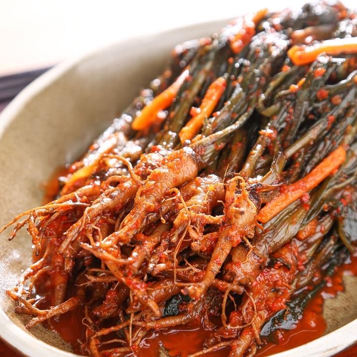 쌉싸름한 맛! 헤어나올 수 없는 고들빼기김치